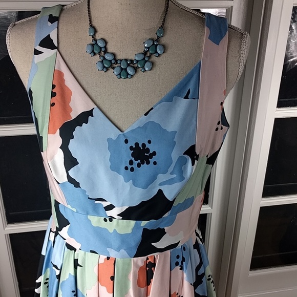 Gorgeous Calvin Klein pleated floral fit and flair - Picture 2 of 6